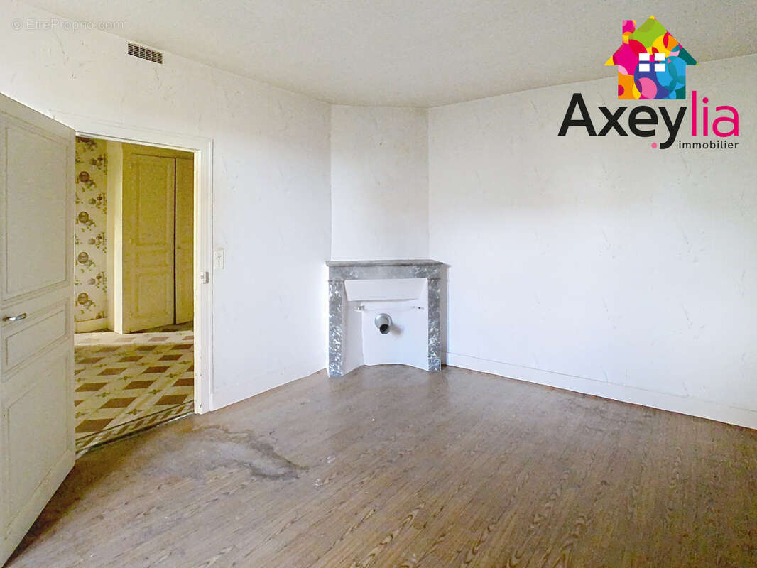 A vendre- roanne- maison à rénover entièrement composée de 2 appartements - photo 6