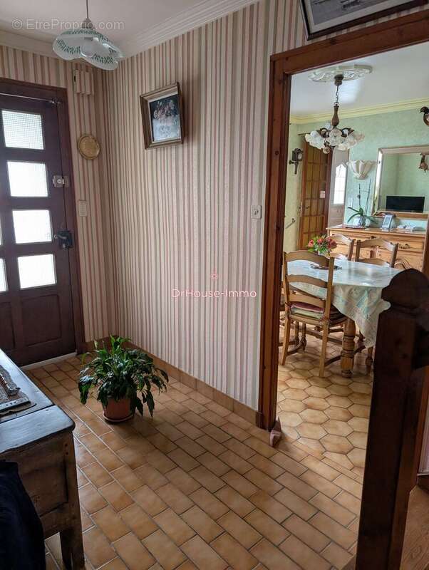 Maison à SAINT-VRAN