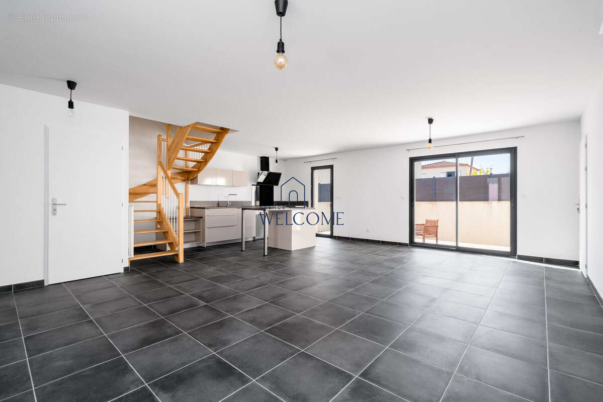 Maison 93 m² à Remoulins  - photo 2