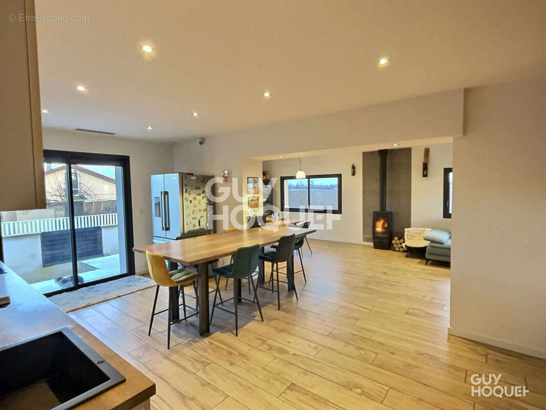 Maison à SAINT-BONNET-DE-MURE