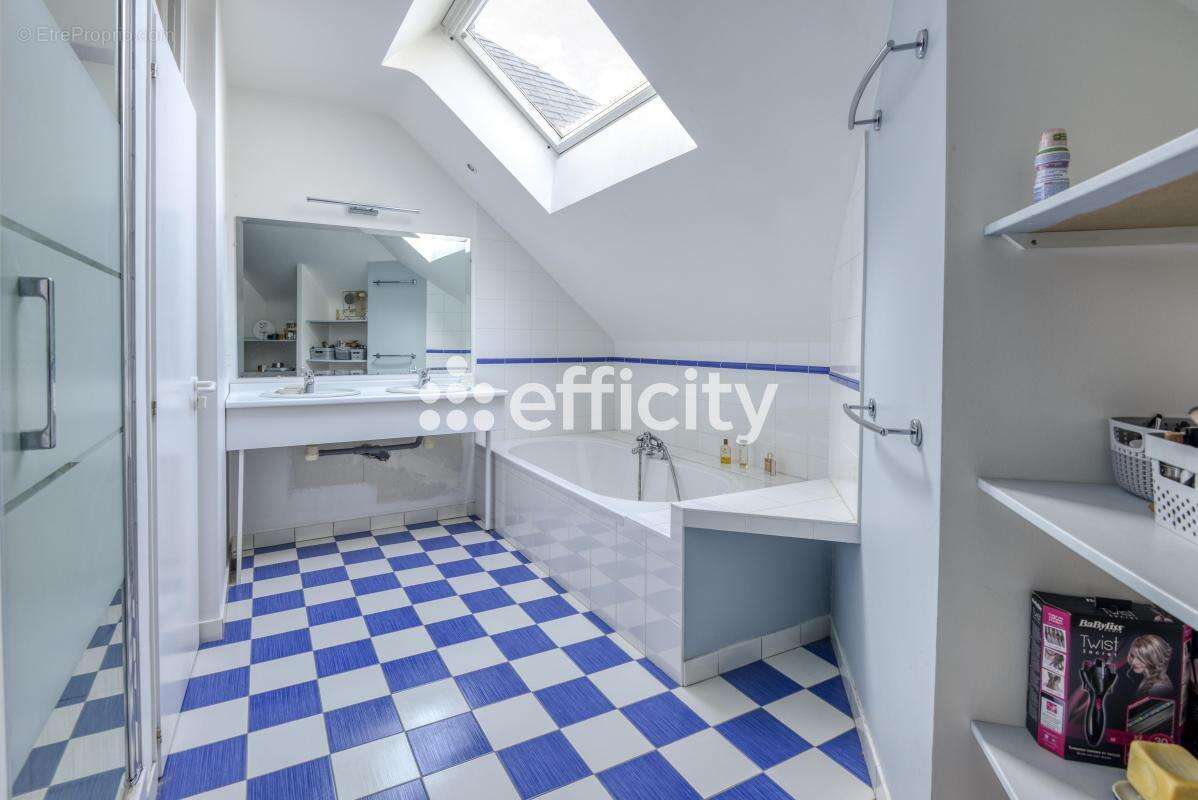 Maison 255 m² à Carquefou  - photo 17