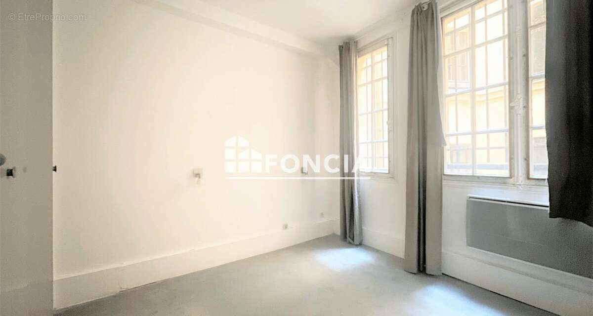 Appartement à PARIS-1E