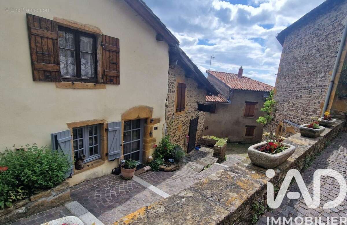 Appartement 100 m² à Ternand  - photo 4
