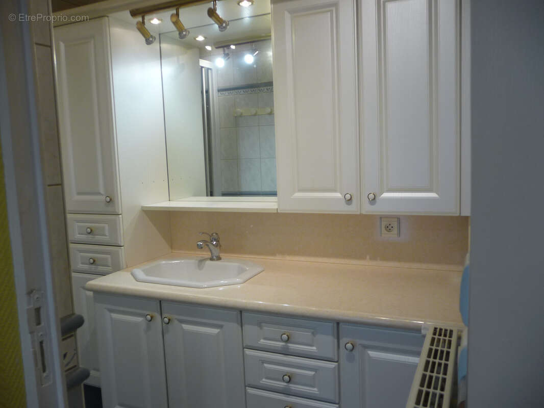 Maison à SAINT-ROMAIN-LE-PUY