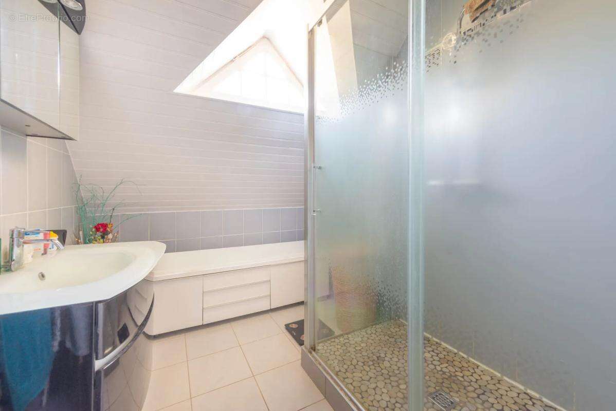 Maison familiale rénovée 4 chambres, environnement bucolique à Saint-Arnoult-en-Yvelines - photo 7