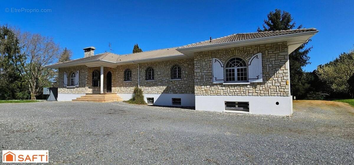 Photo 1 - Maison à ROULLET-SAINT-ESTEPHE