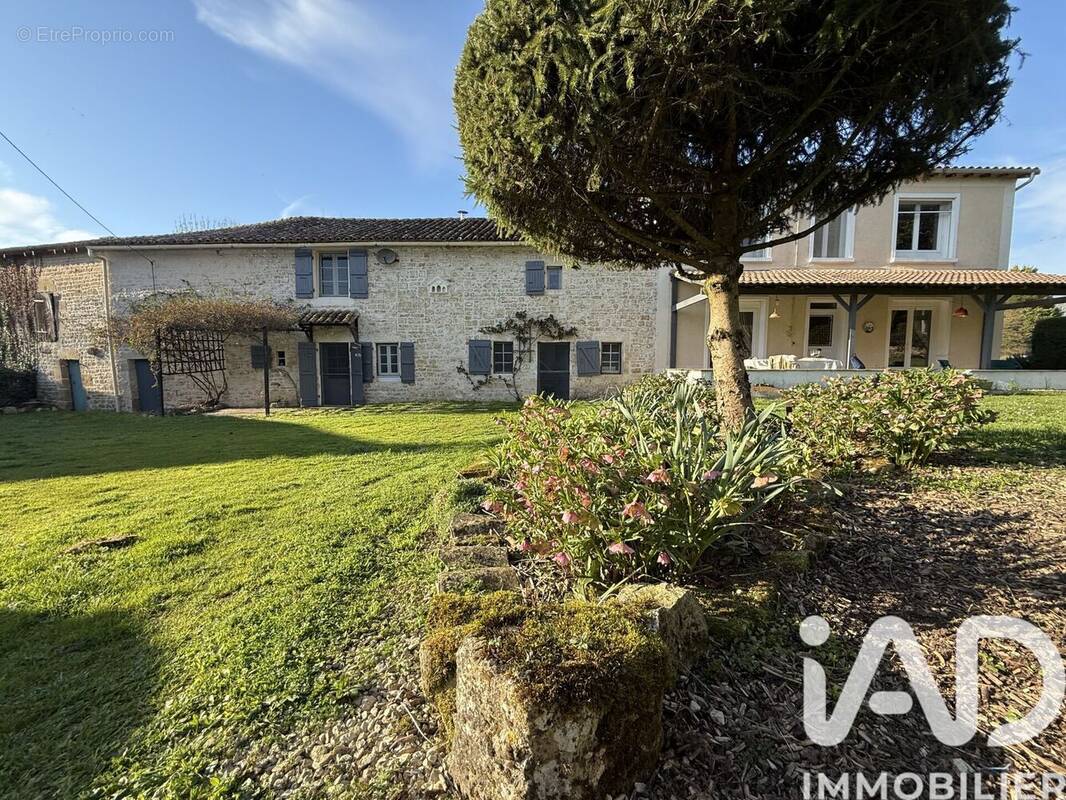 Photo 1 - Maison à MELLE