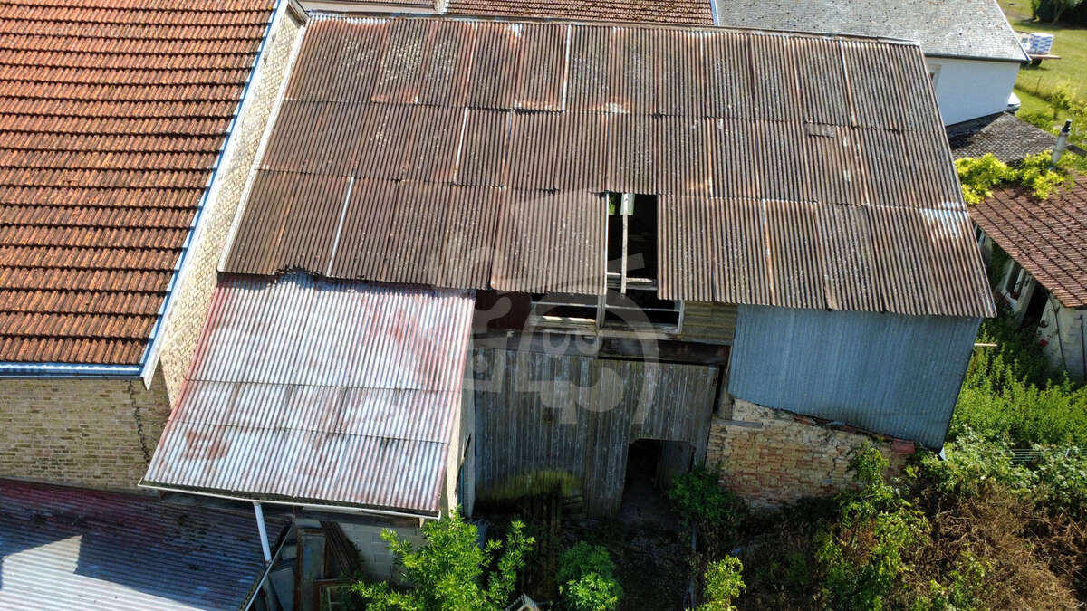 Maison 160 m2 à rénover avec grange et garage à Juniville - photo 3
