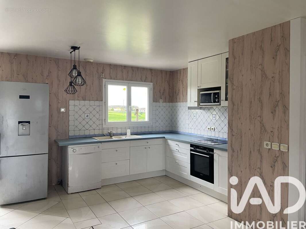 Maison 87 m² à Germignac  - photo 4