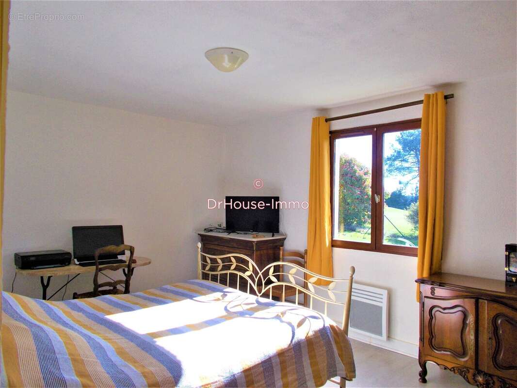 Maison à CREYSSENSAC-ET-PISSOT