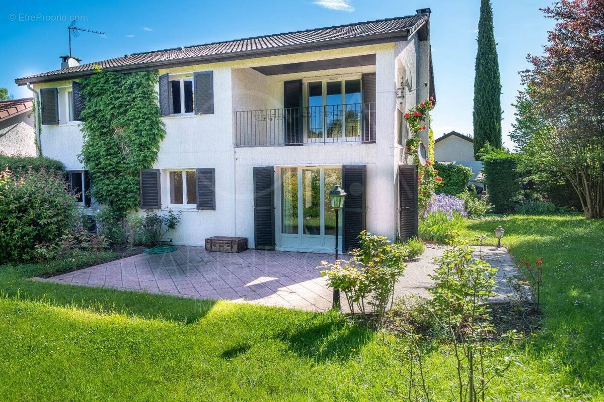 Maison à CHARBONNIERES-LES-BAINS