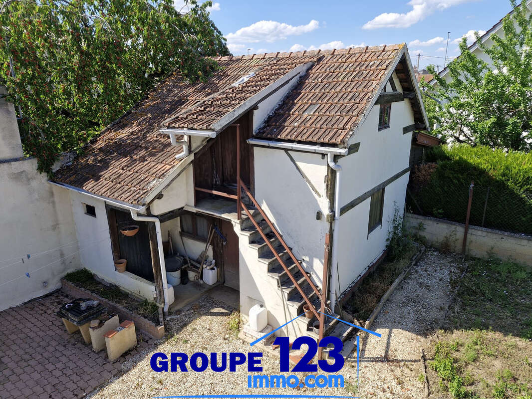 Auxerre - Maison de 81 m2 - T5 - photo 10