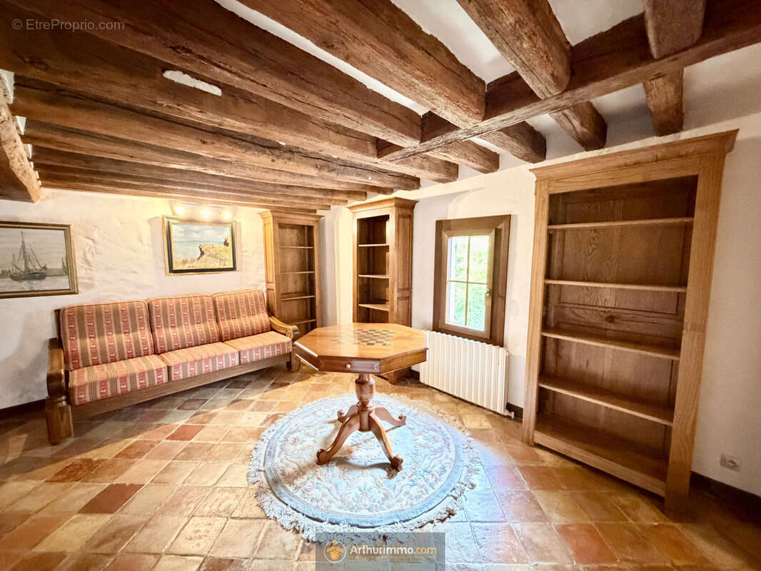 Maison à CRECY-LA-CHAPELLE