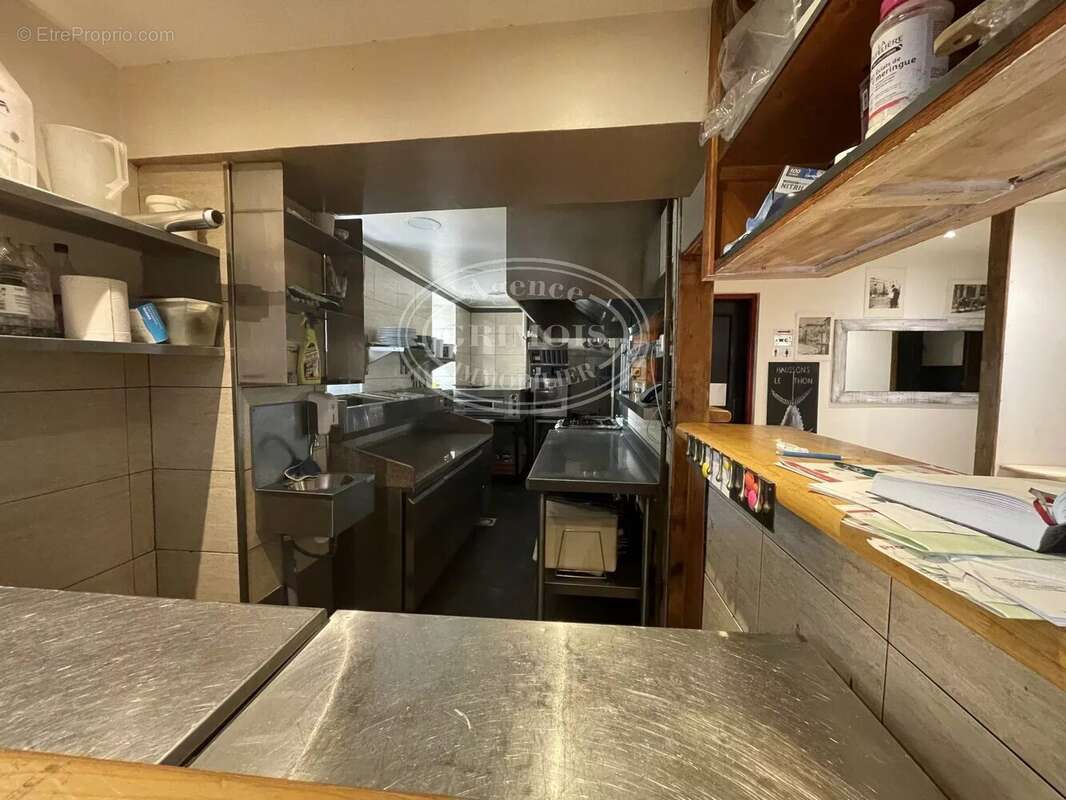 Commerce à LEZIGNAN-CORBIERES