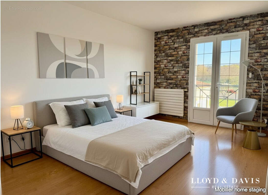 Chambre 3 à étage 11 m² - Maison à VALENCE