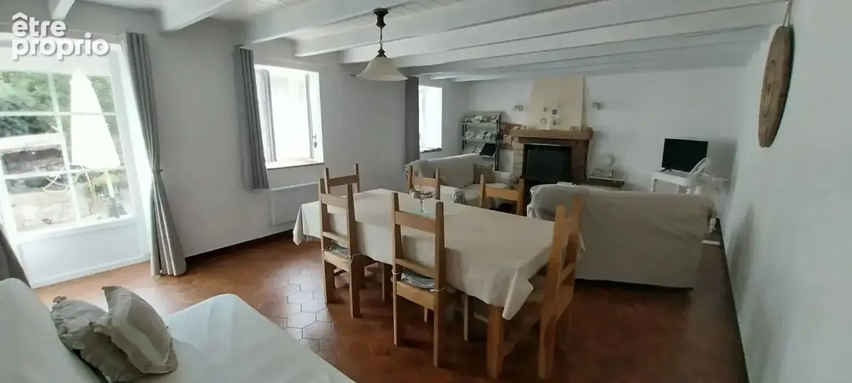 Maison de caractère avec gîte et terrain de 10 447 m² – Proximité du Pont Romain à Gourgé - photo 8