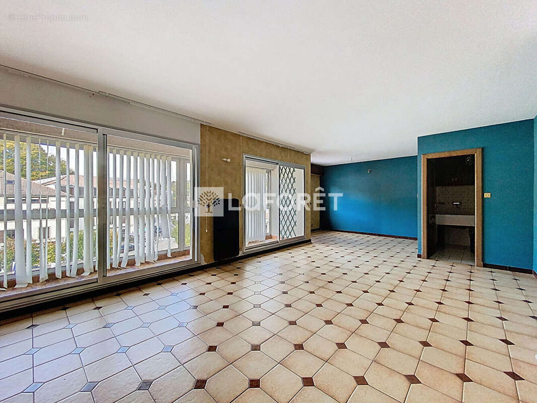 Appartement à CONTREXEVILLE