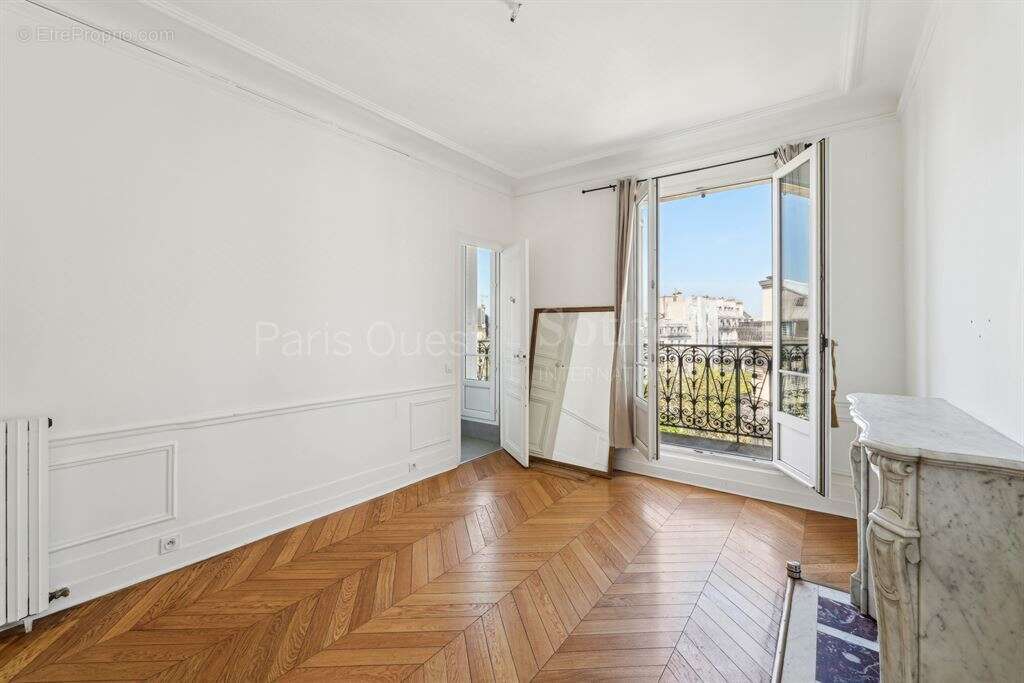 Appartement à PARIS-8E