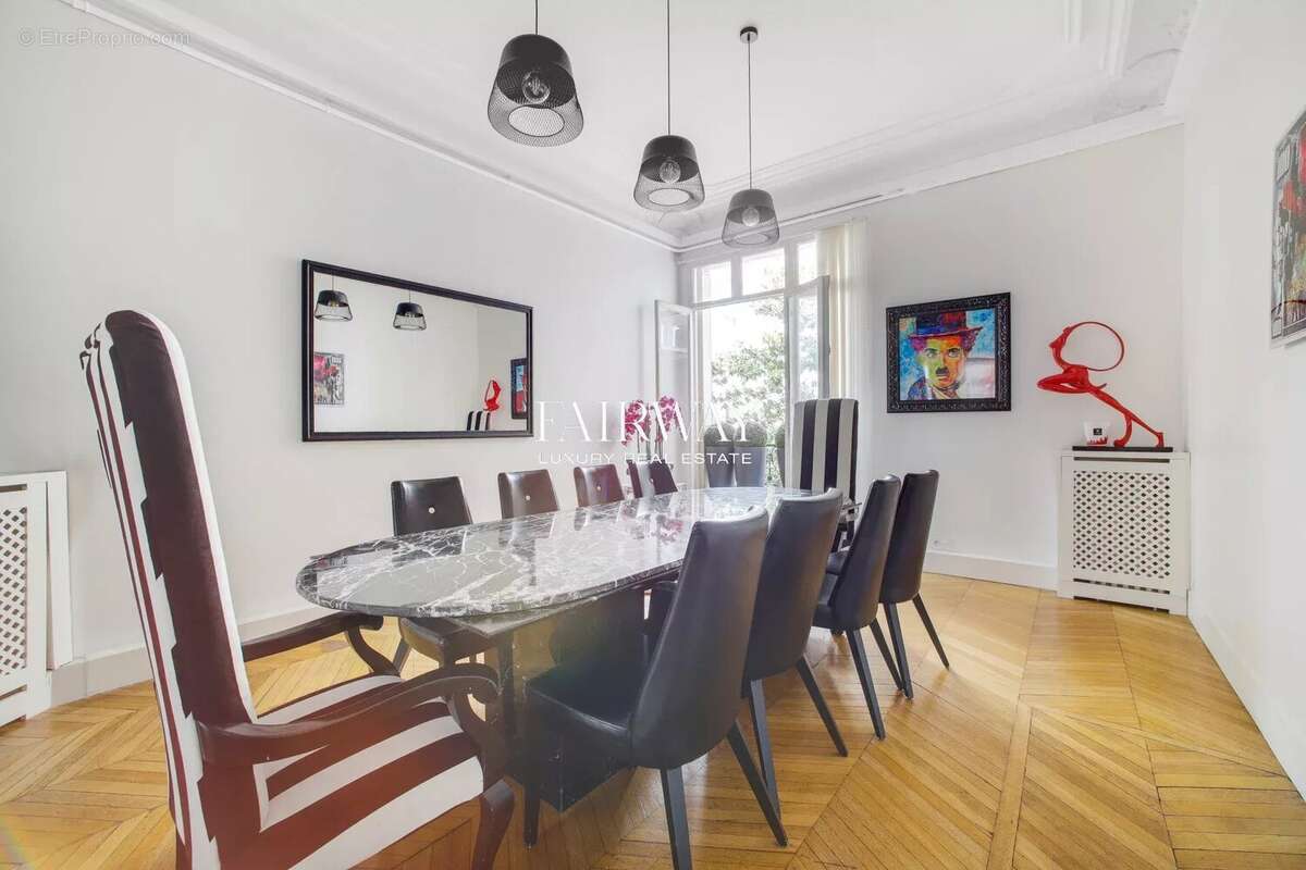 Appartement à PARIS-16E