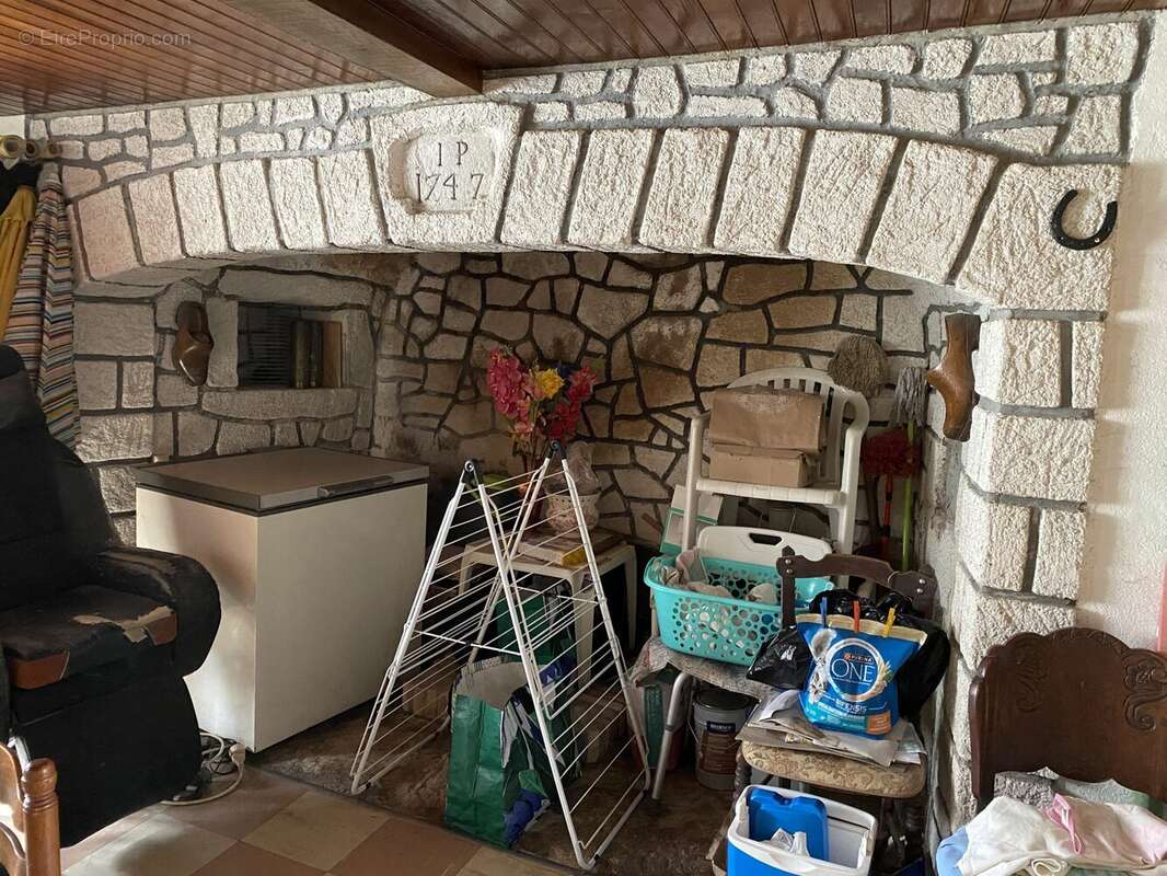 Maison à EYMOUTIERS