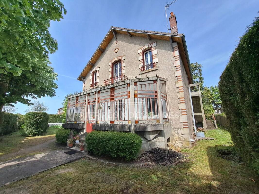 Maison à MEHUN-SUR-YEVRE