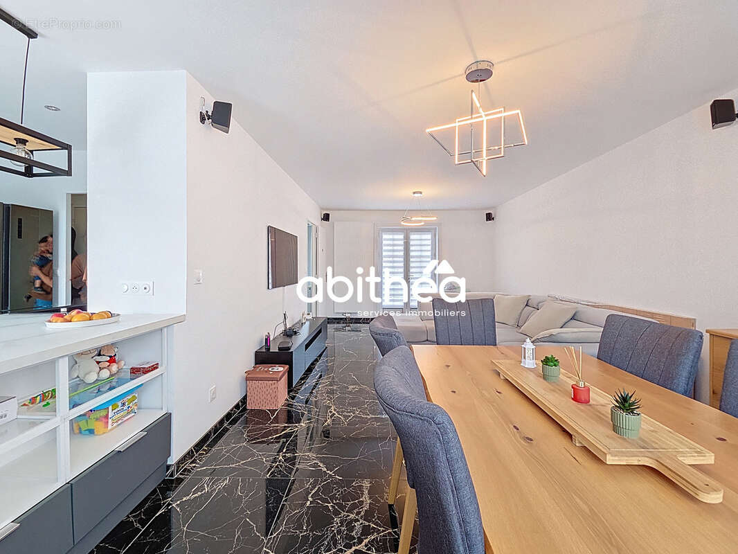 Maison à COURRIERES