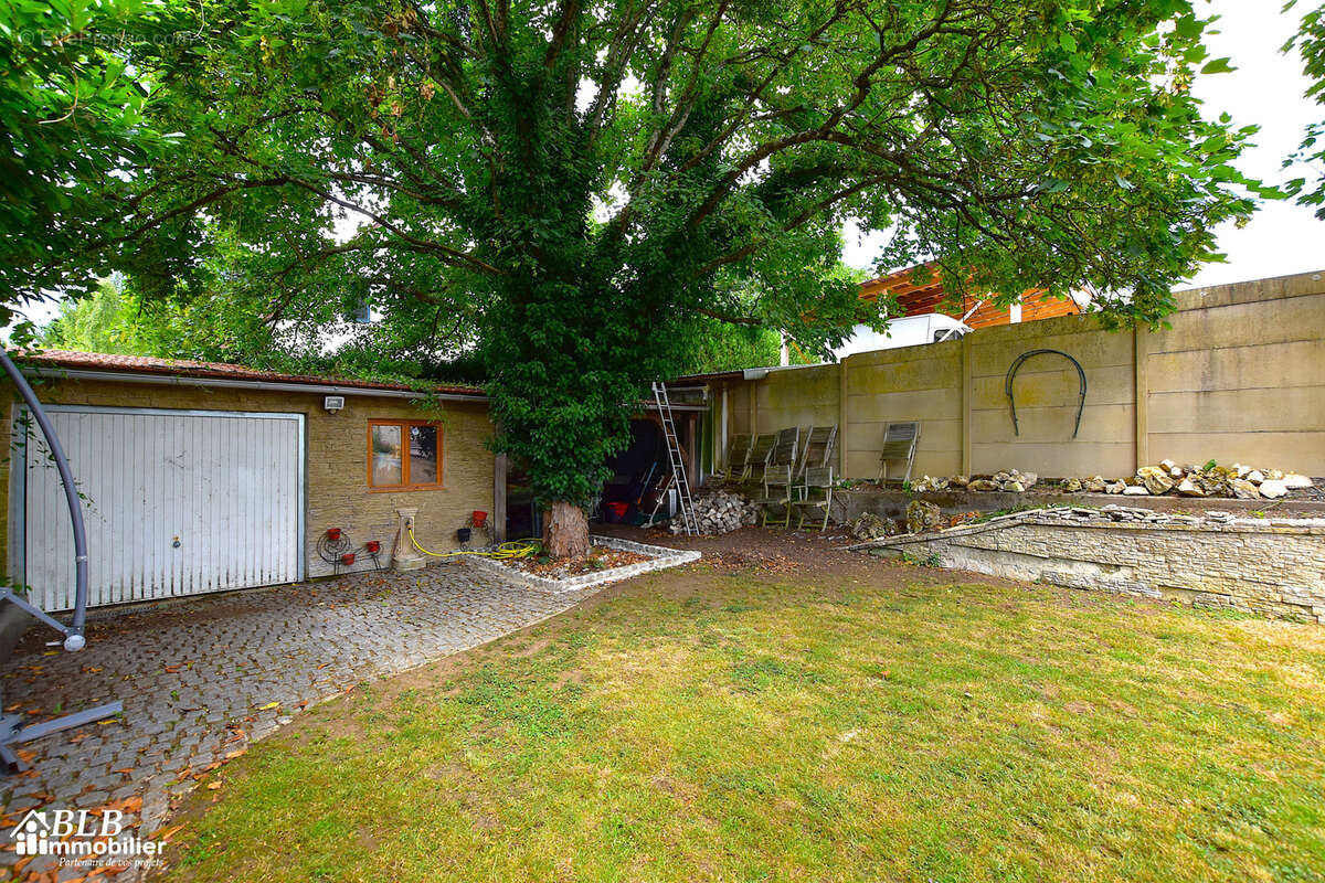 Maison à LES ESSARTS-LE-ROI