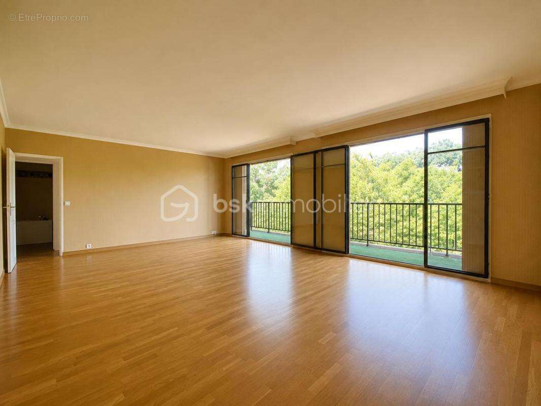 Appartement à VILLE-D'AVRAY