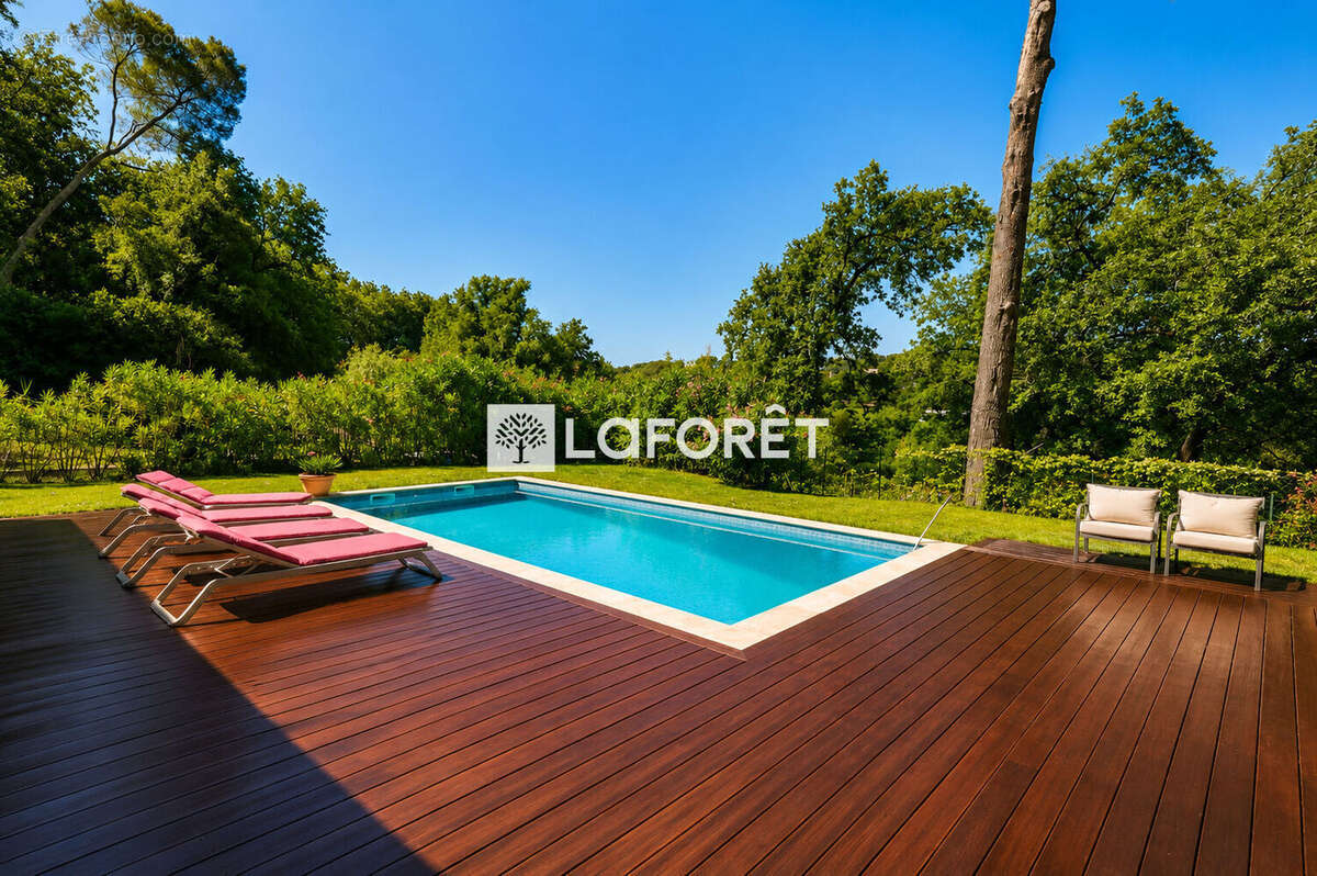 Maison à ROQUEFORT-LES-PINS
