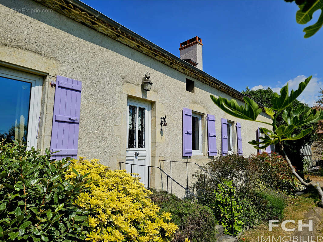 Maison à ESPINASSE-VOZELLE