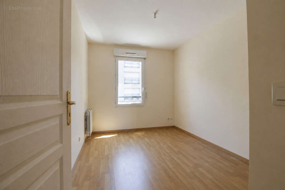 Appartement  avec terrasse en hyper-Centre de Meyzieu. - photo 9