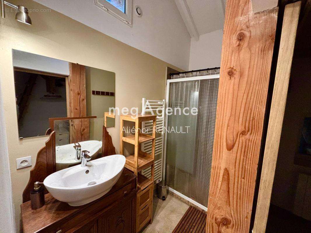 Maison en pierre avec piscine, gîte et dépendances - 203 m2 - photo 17