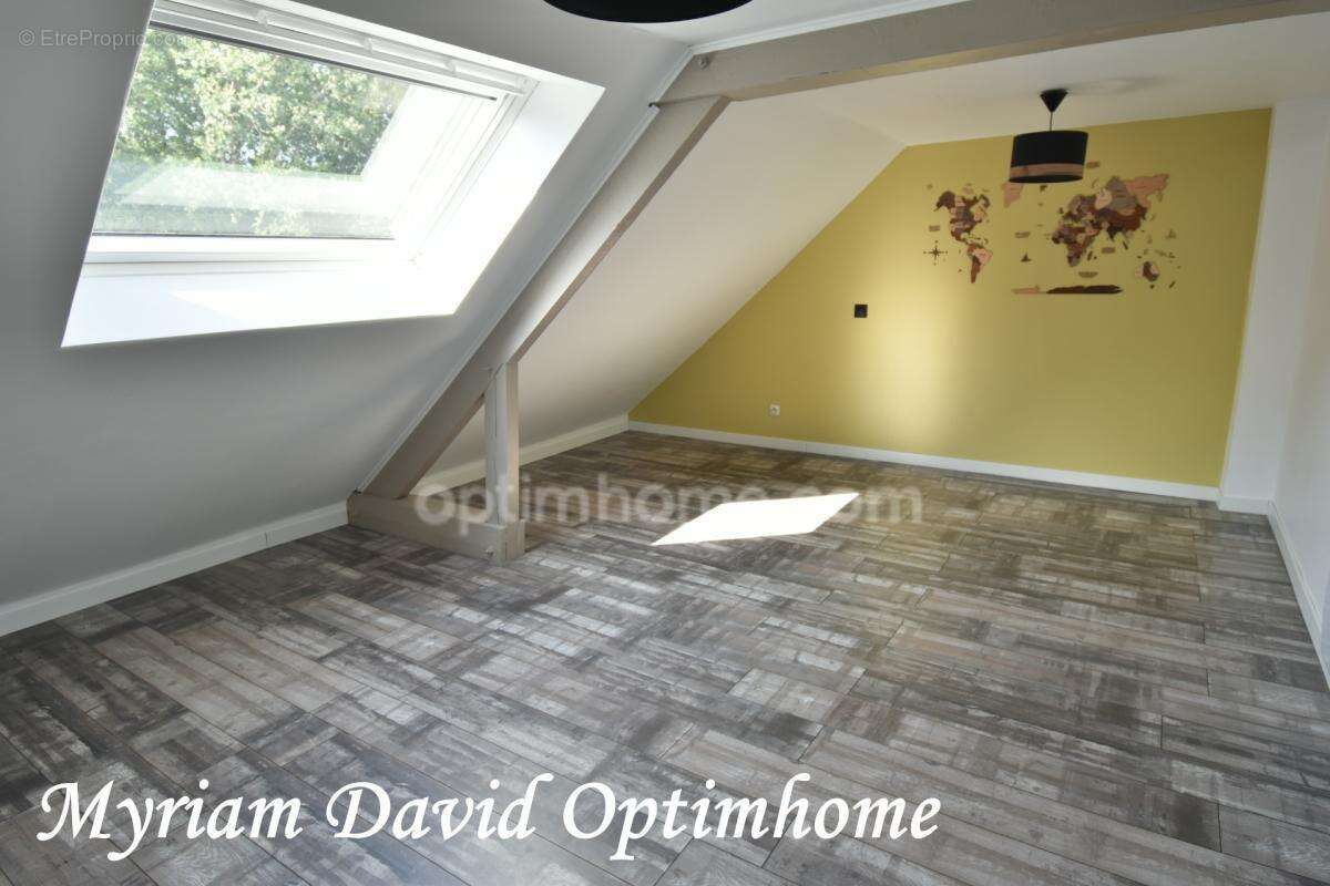 Maison familiale 171 m² – DPE C – 5 chambres – Terrain paysagé de 2 400 m² – Rostrenen - photo 12