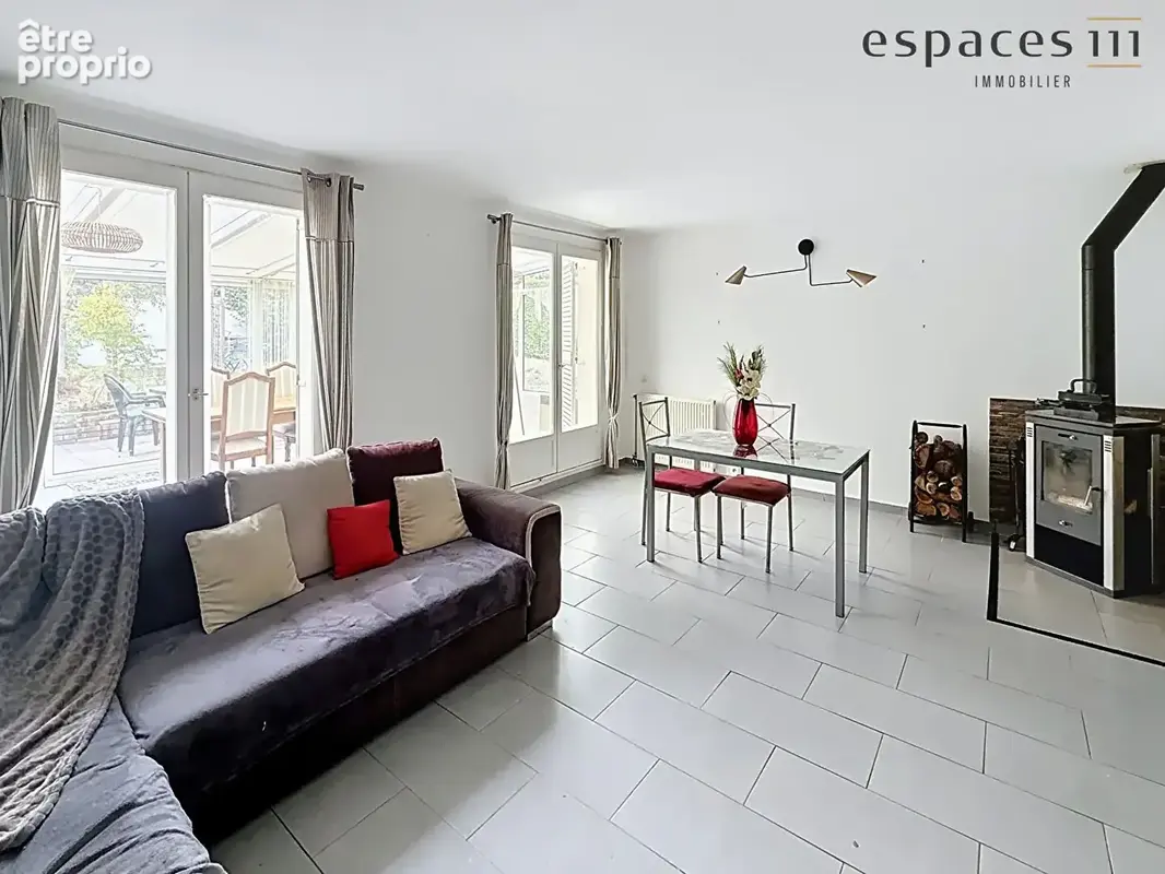 Maison au village avec beau potentiel - photo 3