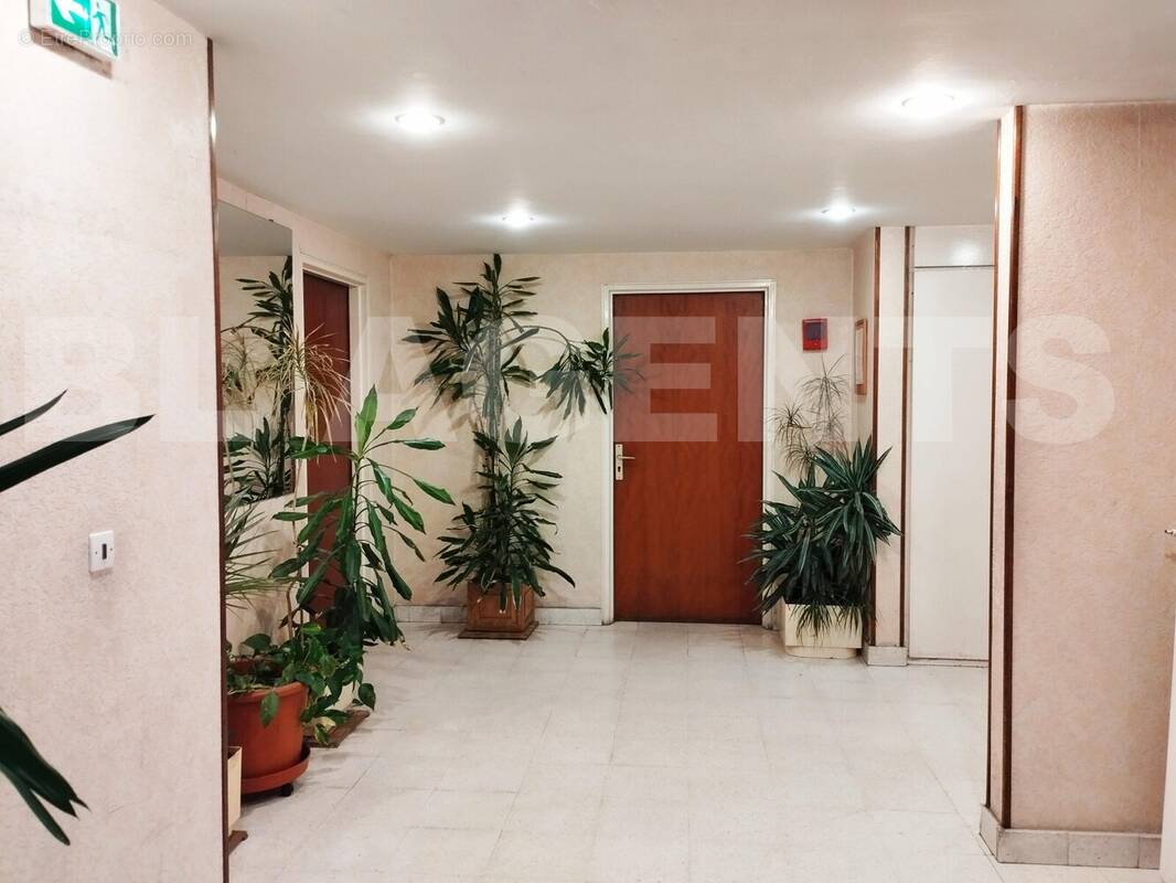 Entrée  - Appartement à CLICHY-SOUS-BOIS