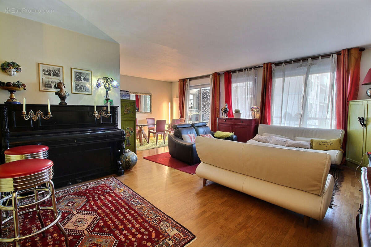 Appartement à LA GARENNE-COLOMBES