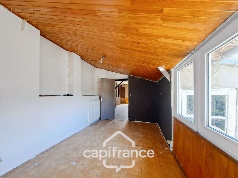 Ancien bar-restaurant avec logement – Fort potentiel au cœur de Châteaumeillant - photo 31