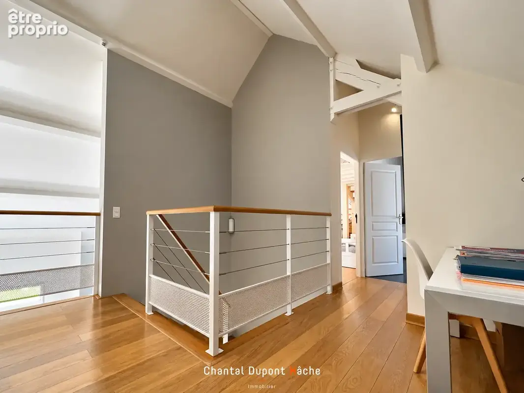 CHARTRES GARE A PIED - Maison contemporaine de 2005, 258m2 habitables, jardin et double garage ! - photo 14