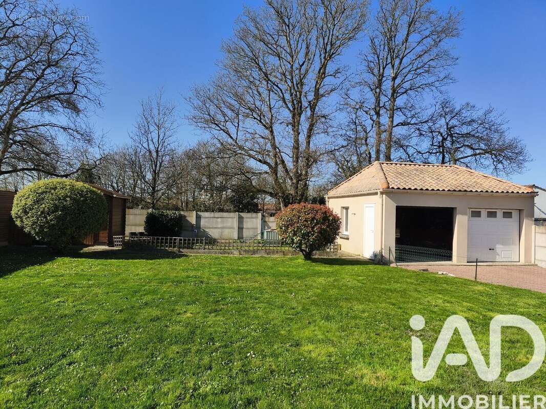 Maison 100 m² à Saint-Michel-Chef-Chef  - photo 2