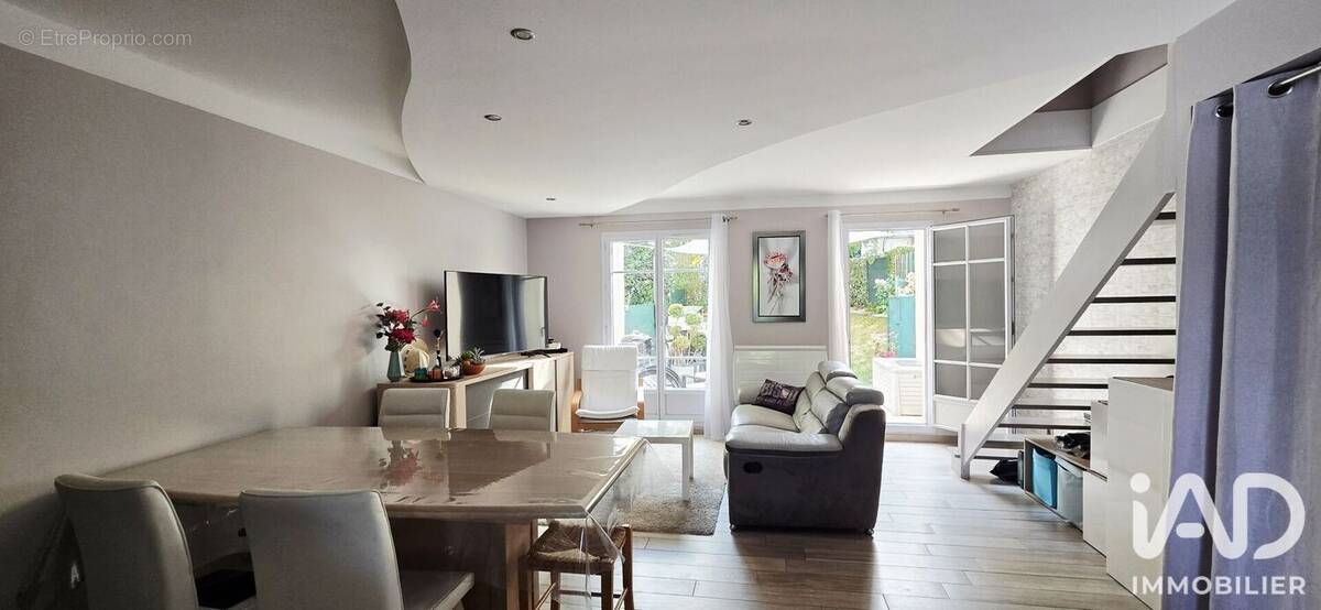Photo 1 - Appartement à MAGNY-LE-HONGRE