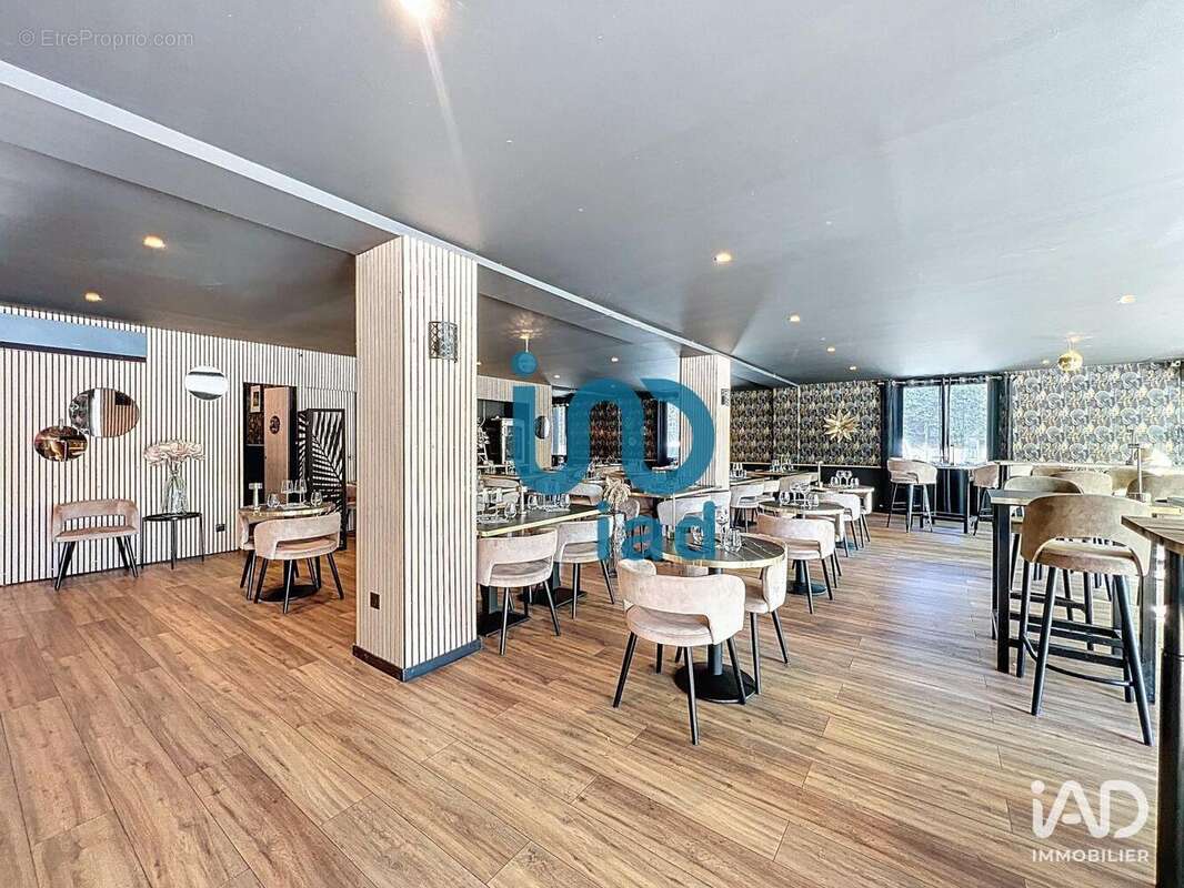 Photo 2 - Commerce à L'ISLE-SUR-LA-SORGUE