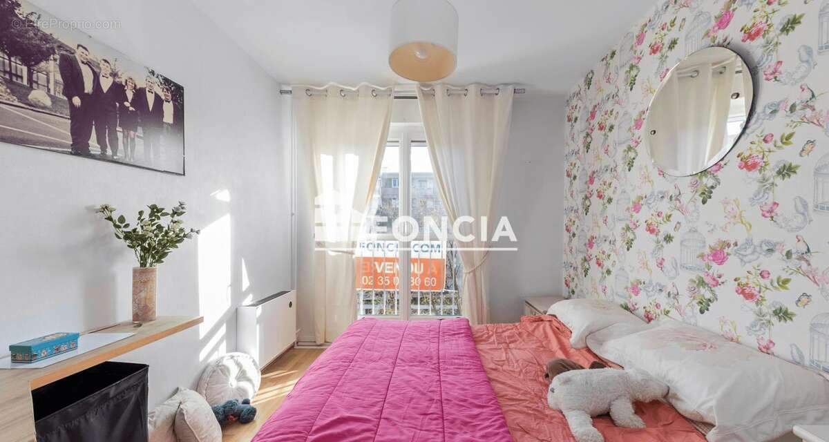 F4 proche commerces et metro - photo 4