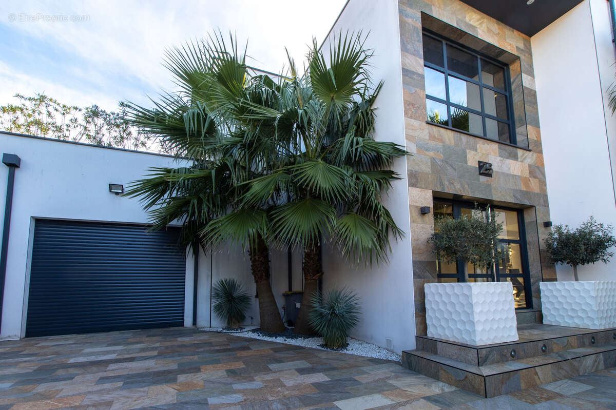 Villa prestigieuse T6 standing, piscine, garage, 100m de la mèr, Cap d'Agde, Golf - AGDE - photo 4