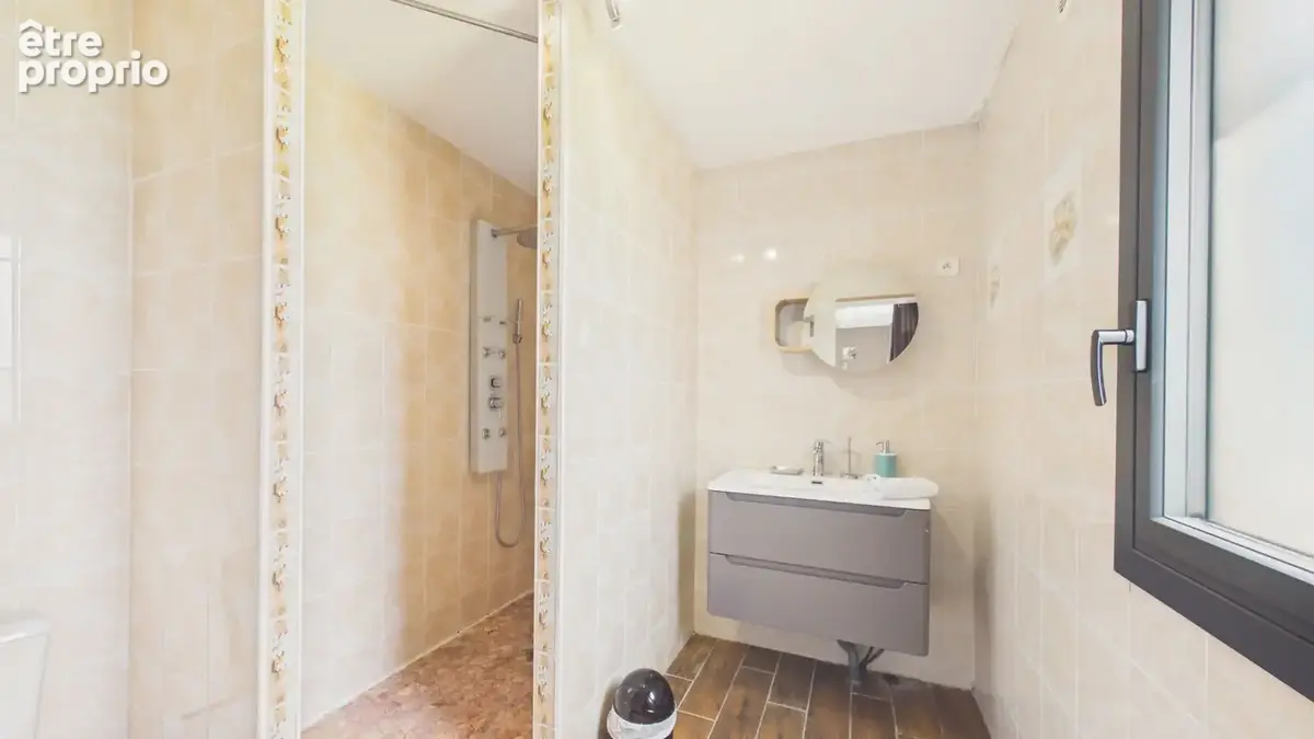 Ensemble immobilier en pierre avec gîte, maison principale, roulottes et piscine près de Cajarc - photo 11