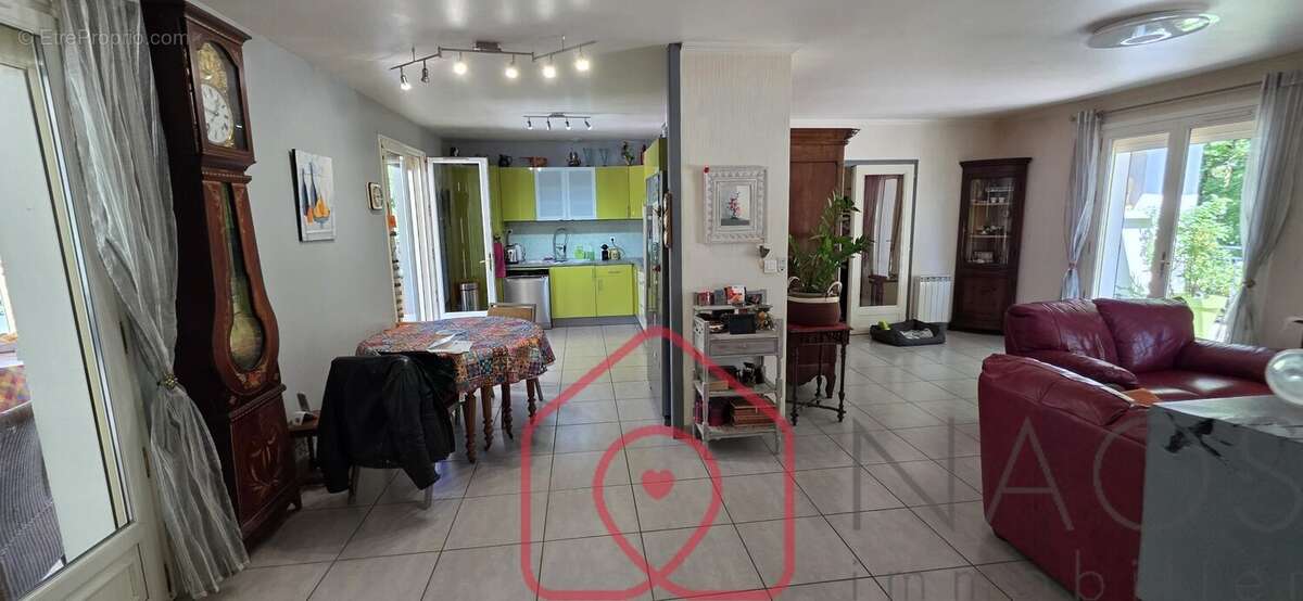 Biard: Maison de 115m² . hab.Parc arboré . Garage . Piscine - photo 3