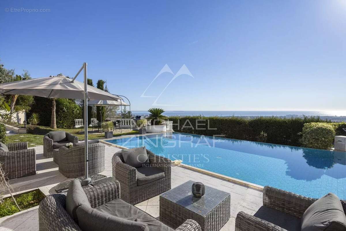 Maison à MANDELIEU-LA-NAPOULE