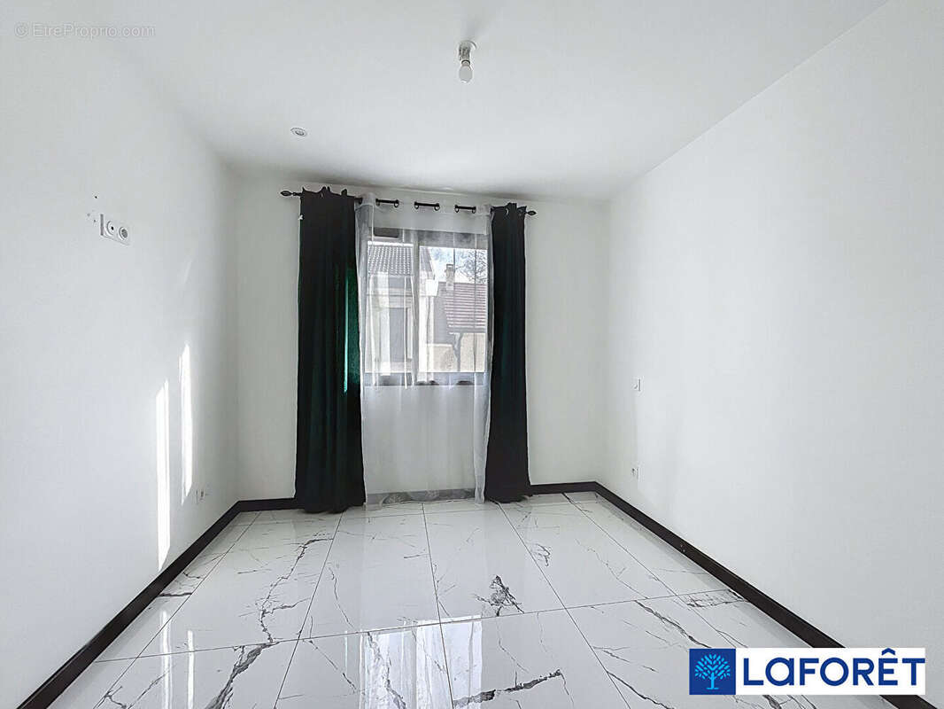 Maison à IS-SUR-TILLE