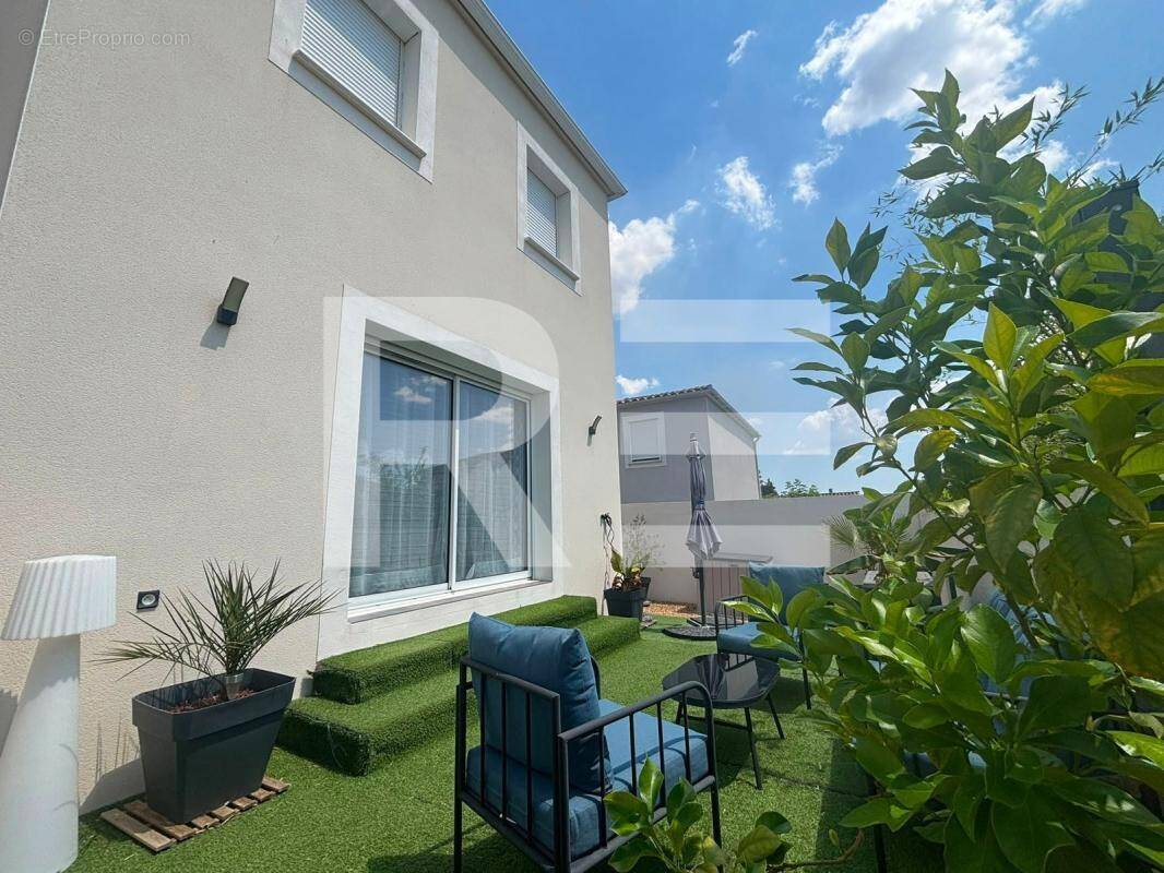 Maison à MILHAUD