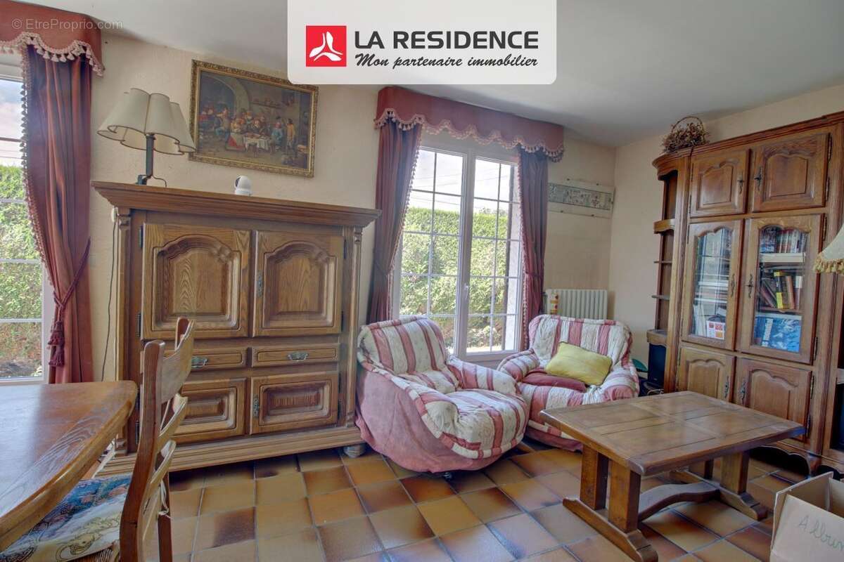 Maison à COURCELLES-SUR-SEINE