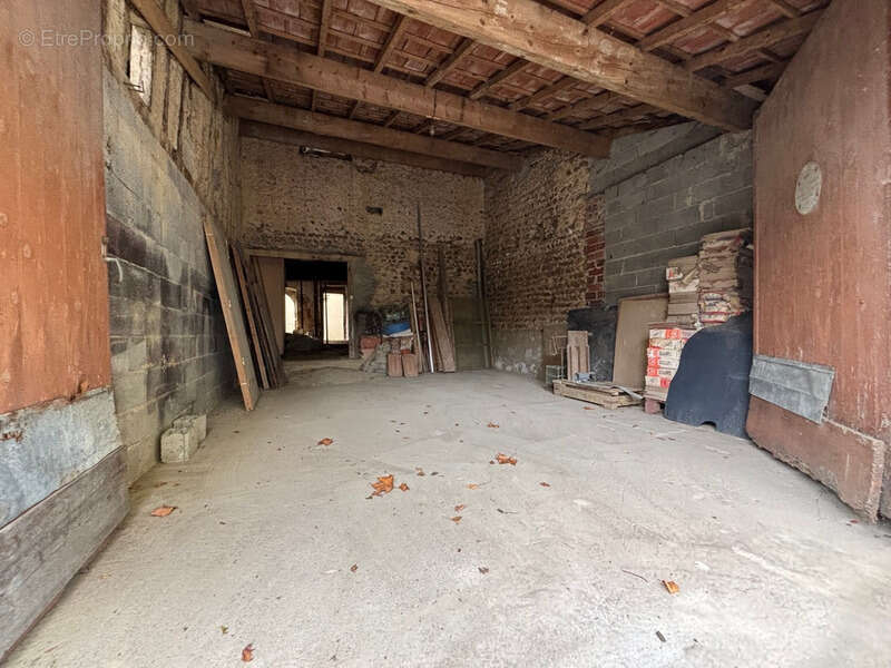 Parking à TRIE-SUR-BAISE